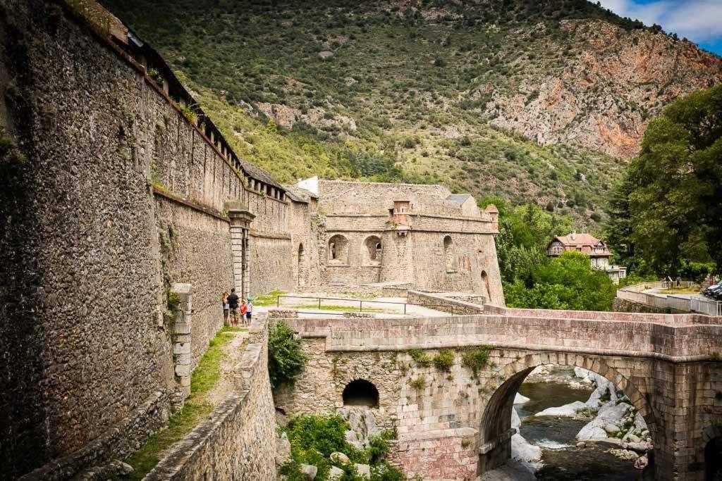 Les Maisons Du Conflent, Maisons Familiales En Pierre Au Coeur Des Remparts Villefranche-de-Conflent Esterno foto