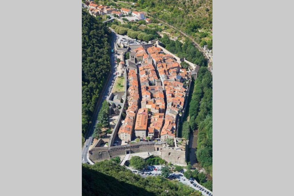 Les Maisons Du Conflent, Maisons Familiales En Pierre Au Coeur Des Remparts Villefranche-de-Conflent Esterno foto